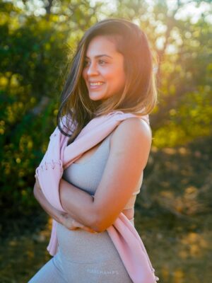 Sana Saeed Instagram - Your life doesn’t need to impress anyone.
It just needs to feel good in your heart, your body, your soul ♥️✨

#losangeles #california #hike #photoofday #loveyourself #letstogethermakethisyearcount