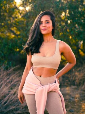 Sana Saeed Instagram - Your life doesn’t need to impress anyone.
It just needs to feel good in your heart, your body, your soul ♥️✨

#losangeles #california #hike #photoofday #loveyourself #letstogethermakethisyearcount