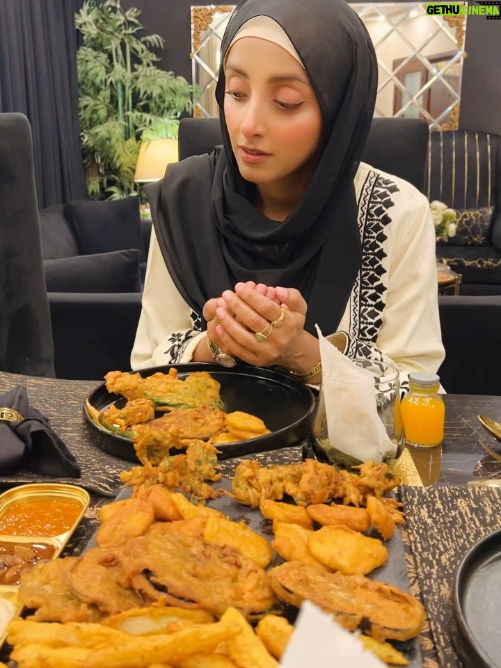 Sanam Chaudhry - 68.8K Likes - @erumskitchenette organised this delicious iftaar for me ..couldnt resist baingen pakorey ..
Thankyou sister 🫶🏼 
may Allah bless all of us with His Rehmat ❤️