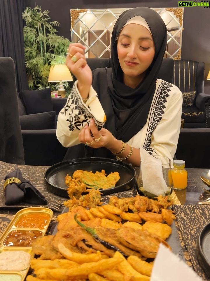 Sanam Chaudhry - 68.8K Likes - @erumskitchenette organised this delicious iftaar for me ..couldnt resist baingen pakorey ..
Thankyou sister 🫶🏼 
may Allah bless all of us with His Rehmat ❤️