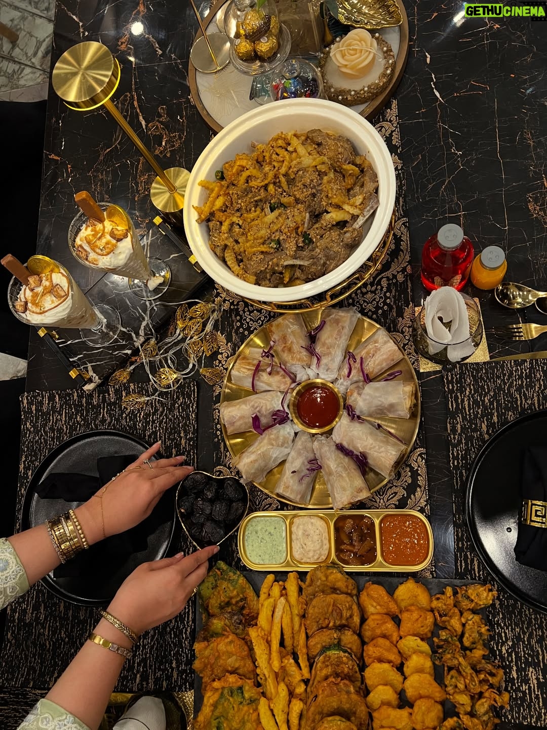 Sanam Chaudhry - 68.8K Likes - @erumskitchenette organised this delicious iftaar for me ..couldnt resist baingen pakorey ..
Thankyou sister 🫶🏼 
may Allah bless all of us with His Rehmat ❤️