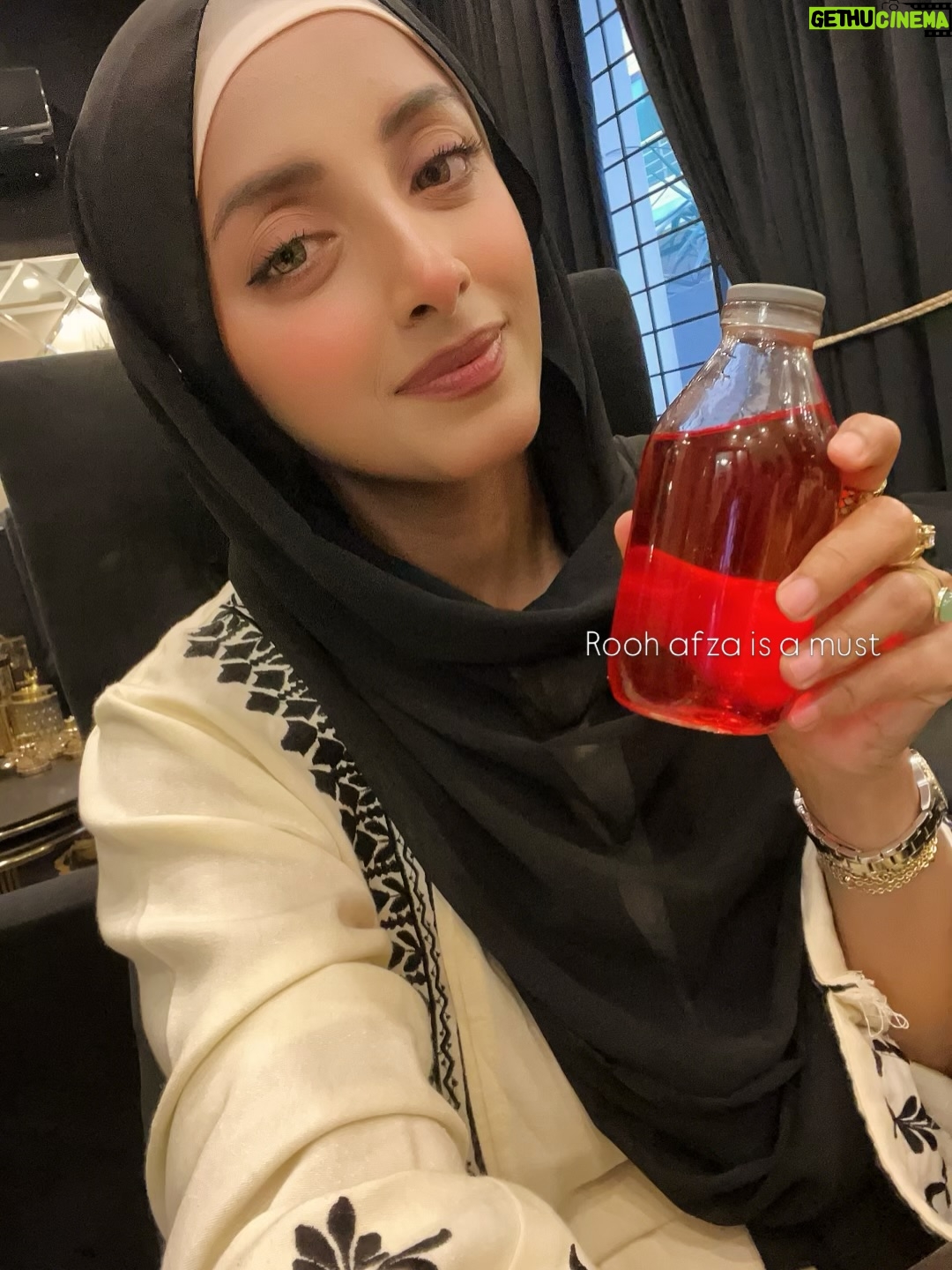 Sanam Chaudhry - 68.8K Likes - @erumskitchenette organised this delicious iftaar for me ..couldnt resist baingen pakorey ..
Thankyou sister 🫶🏼 
may Allah bless all of us with His Rehmat ❤️