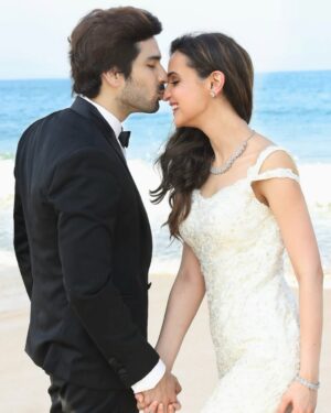 Sanaya Irani Instagram - 25/01/2016 we said I do 💍
25/01/2026 still choosing each other, every day ❤️
10 years of love, growth, laughter and a whole lot of life in between.
Kuch to hai tujhse Raabta ❤️