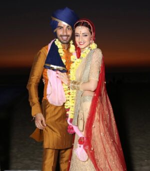 Sanaya Irani Instagram - 25/01/2016 we said I do 💍
25/01/2026 still choosing each other, every day ❤️
10 years of love, growth, laughter and a whole lot of life in between.
Kuch to hai tujhse Raabta ❤️