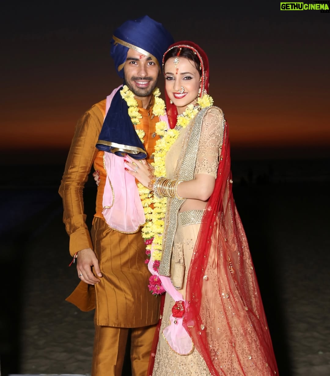 Sanaya Irani - 0.9 Million Likes - 25/01/2016 we said I do 💍
25/01/2026 still choosing each other, every day ❤️
10 years of love, growth, laughter and a whole lot of life in between.
Kuch to hai tujhse Raabta ❤️