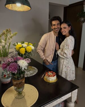 Sanaya Irani Instagram - 25/01/2016 we said I do 💍
25/01/2026 still choosing each other, every day ❤️
10 years of love, growth, laughter and a whole lot of life in between.
Kuch to hai tujhse Raabta ❤️