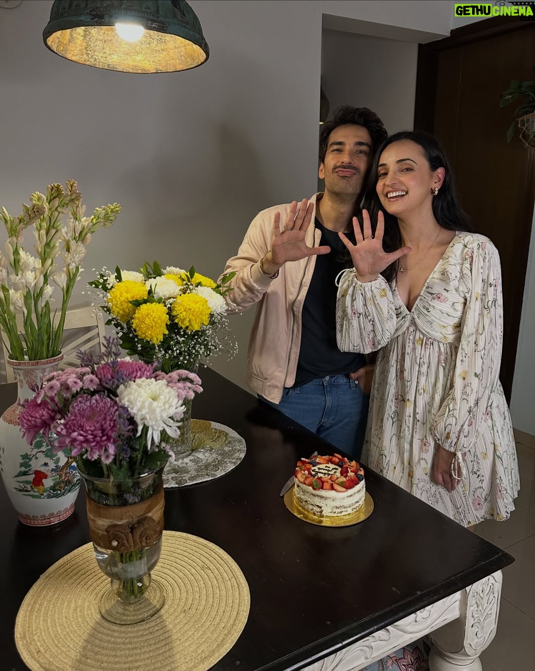 Sanaya Irani - 0.9 Million Likes - 25/01/2016 we said I do 💍
25/01/2026 still choosing each other, every day ❤️
10 years of love, growth, laughter and a whole lot of life in between.
Kuch to hai tujhse Raabta ❤️