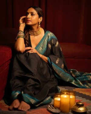 Sandhya Shetty Instagram - Draped in timeless silk, she embodies grace, strength and quiet confidence that speaks volumes without uttering a single word🔥

Photographer - @creativecollab
Makeup & Hair - @tabassumbhatii @tabassumbhatii.official
Designer - @kaushikshrimanker @shrimankerandyogi

#SandhyaShetty #NoFear #ElegantWoman #BeautyWithStrength #happywomensday❤️ IndianActor 

[Sandhya Shetty, Supermodel Look, Indian Actor, Fierce Woman, Power Dressing, Power And Grace]