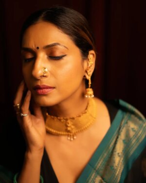 Sandhya Shetty Instagram - Draped in timeless silk, she embodies grace, strength and quiet confidence that speaks volumes without uttering a single word🔥

Photographer - @creativecollab
Makeup & Hair - @tabassumbhatii @tabassumbhatii.official
Designer - @kaushikshrimanker @shrimankerandyogi

#SandhyaShetty #NoFear #ElegantWoman #BeautyWithStrength #happywomensday❤️ IndianActor 

[Sandhya Shetty, Supermodel Look, Indian Actor, Fierce Woman, Power Dressing, Power And Grace]