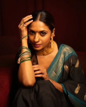 Sandhya Shetty Instagram - Draped in timeless silk, she embodies grace, strength and quiet confidence that speaks volumes without uttering a single word🔥

Photographer - @creativecollab
Makeup & Hair - @tabassumbhatii @tabassumbhatii.official
Designer - @kaushikshrimanker @shrimankerandyogi

#SandhyaShetty #NoFear #ElegantWoman #BeautyWithStrength #happywomensday❤️ IndianActor 

[Sandhya Shetty, Supermodel Look, Indian Actor, Fierce Woman, Power Dressing, Power And Grace]