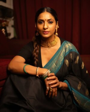Sandhya Shetty Instagram - Draped in timeless silk, she embodies grace, strength and quiet confidence that speaks volumes without uttering a single word🔥

Photographer - @creativecollab
Makeup & Hair - @tabassumbhatii @tabassumbhatii.official
Designer - @kaushikshrimanker @shrimankerandyogi

#SandhyaShetty #NoFear #ElegantWoman #BeautyWithStrength #happywomensday❤️ IndianActor 

[Sandhya Shetty, Supermodel Look, Indian Actor, Fierce Woman, Power Dressing, Power And Grace]