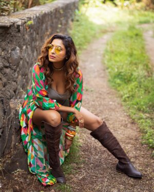Sandhya Shetty Instagram - Confidence in her stride, sunshine in her aura and power stitched into every detail, she walks like she owns every horizon she touches✨

Photographer - @creativecollab
Makeup & Hair - @tabassumbhatii @tabassumbhatii.official
Designer - @kaushikshrimanker @shrimankerandyogi

#SandhyaShetty #NoFear #ElegantWoman #BeautyWithStrength #IndianActor 

[Sandhya Shetty, Supermodel Look, Indian Actor, Fierce Woman, Power Dressing, Power And Grace]