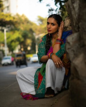 Sandhya Shetty Instagram - Sunshine in her smile, colors in her stride and confidence sparkling louder than anything else💫🌈

Photographer - @creativecollab
Makeup & Hair - @tabassumbhatii @tabassumbhatii.official
Designer - @kaushikshrimanker @shrimankerandyogi

#SandhyaShetty #NoFear #ElegantWoman #BeautyWithStrength #IndianActor 

[Sandhya Shetty, Supermodel Look, Indian Actor, Fierce Woman, Power Dressing, Power And Grace]