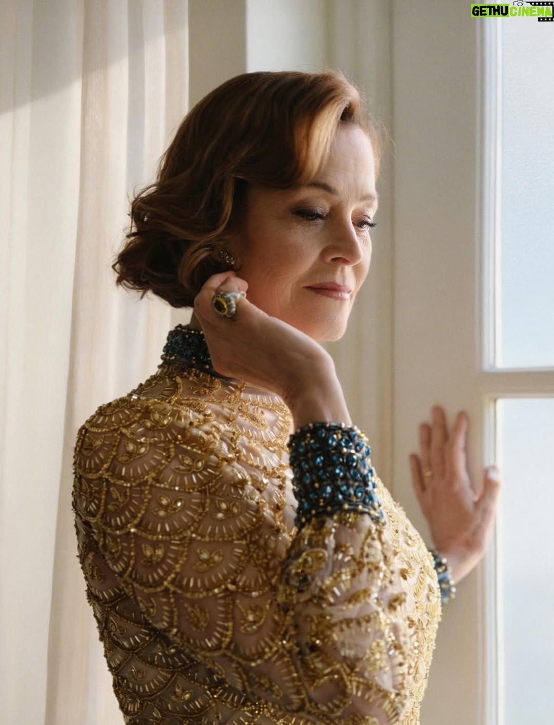 Sandra Amador - 3 Likes - Sigourney Weaver 💛 In @maisonvalentino @buccellatimilan @manoloblahnik 

@brigittemakeup 
@richardmarin 
@victordcordero
