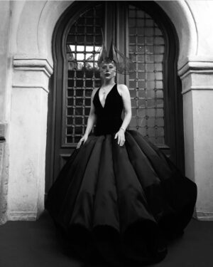 Sandra Amador Instagram - Lady Gaga x Joker: Folie à Deux
Thank you @philiptreacy @dior @tiffanyandco for bringing Gagas dream to life 🖤
📸 @gregwilliamsphotography