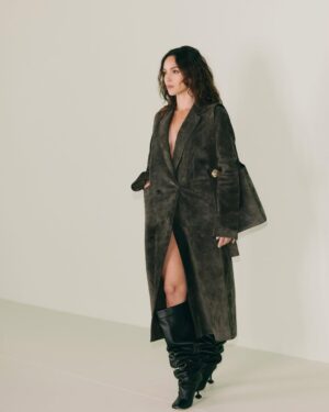 Sandra Amador Instagram - Adria x @loewe
Hair @jennifer_yepez
Makeup @raoulalejandre