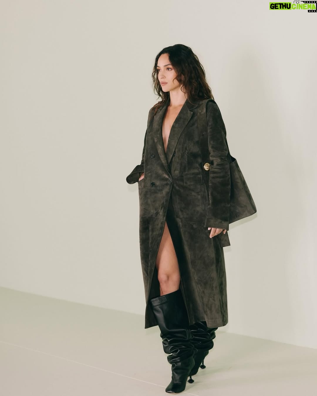 Sandra Amador - 798 Likes - Adria x @loewe 
 
Hair @jennifer_yepez 
Makeup @raoulalejandre
