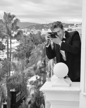 Sandra Amador Instagram - Austin in @ysl @breitling for the premiere of Eddington 🖤
📸 @julianunganostudio