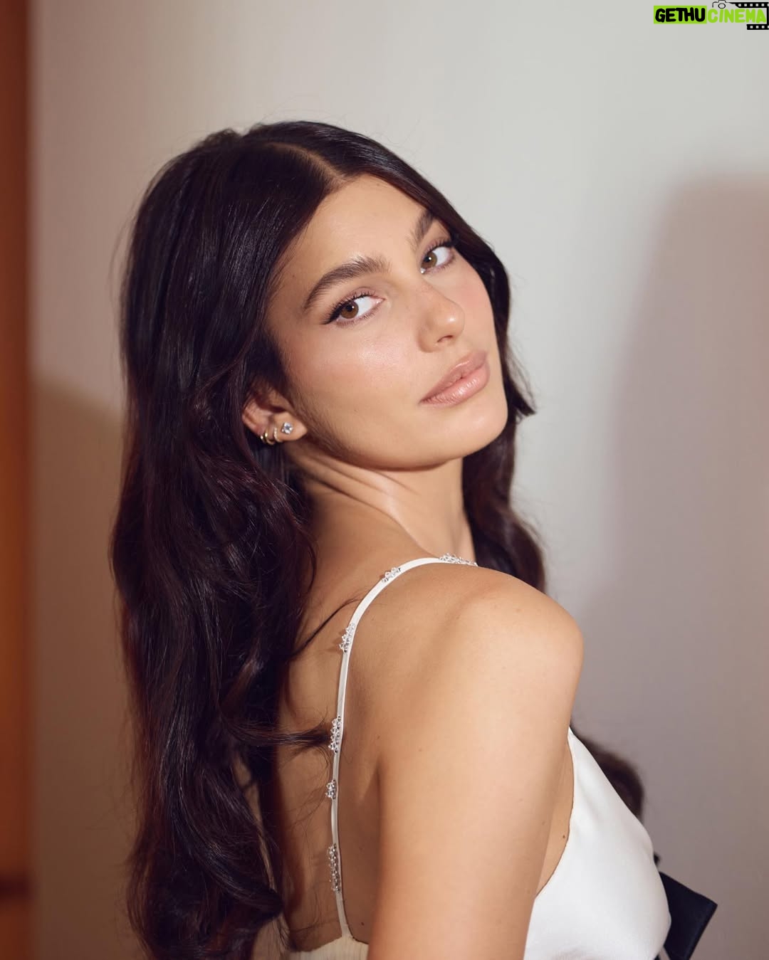 Sandra Amador - 1.5K Likes - Camila Morrone in chanelofficial 🖤
@brilliantearth ✨
Makeup @maryphillips 
Hair @renatocampora