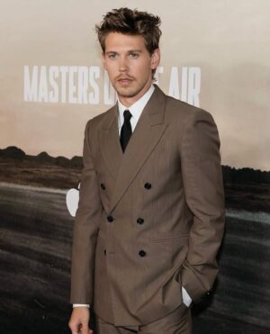Sandra Amador Instagram - Austin Butler in custom @burberry by Daniel Lee for the premiere of Masters of the Air