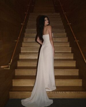 Sandra Amador Instagram - Camila in custom @givenchy 🤍
@brilliantearth @louboutinworld
Makeup @raoulalejandre
Hair @owengould
#goldenglobes