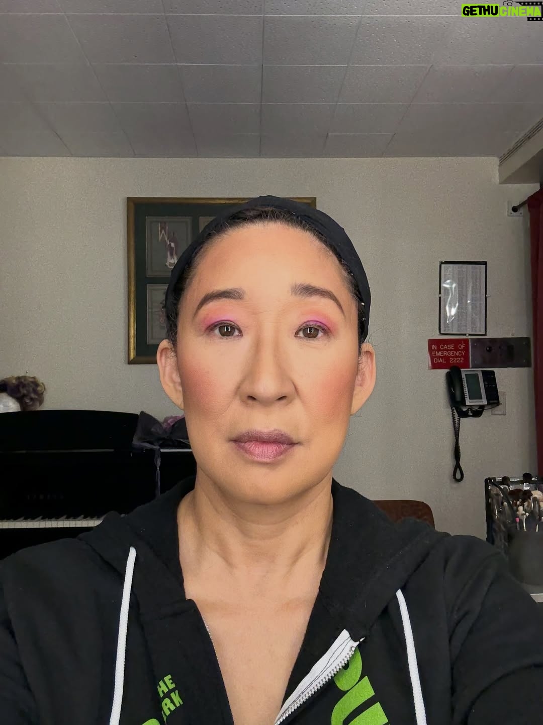 Sandra Oh - 0.9 Million Likes - 3,2,1 - the Dutchess 💜🖤💜 Happy Halloween! 🎃👻🐈‍⬛
@metopera #LaFilleDuRegiment