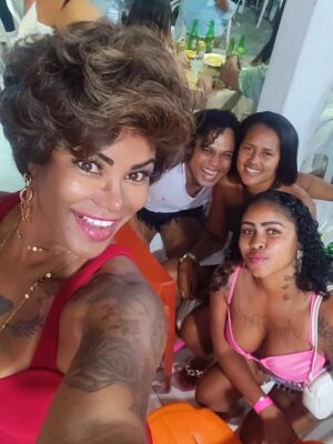 Sandra Pimentinha Instagram - Registrando moments, niver @marlanabarboza