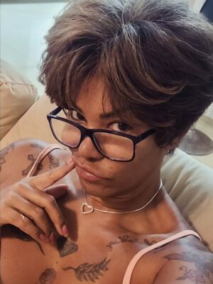 Sandra Pimentinha Instagram - Pranchei o cabelo e fiz um nero apenas, embora tenha sido o suficiente para excitar uns cliks, inevitƔvel foi, fotografar tanta beleza.
Vale a pena ressaltar, tudo vale a pena se a alma não é pequena...
VocĆŖ jĆ” se olhou no espelho e se achou linda(o)?
Tolo Ć© aquele que busca a beleza de fora para dentro .
Porque a verdadeira beleza Ć© como uma flor, desabrocha de dentro para fora..