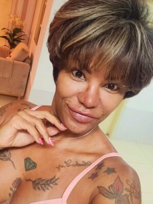 Sandra Pimentinha Instagram - Pranchei o cabelo e fiz um nero apenas, embora tenha sido o suficiente para excitar uns cliks, inevitƔvel foi, fotografar tanta beleza.
Vale a pena ressaltar, tudo vale a pena se a alma não é pequena...
VocĆŖ jĆ” se olhou no espelho e se achou linda(o)?
Tolo Ć© aquele que busca a beleza de fora para dentro .
Porque a verdadeira beleza Ć© como uma flor, desabrocha de dentro para fora..