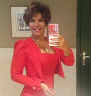 Sandra Pimentinha Instagram - Registrando um TBT de milhões....jantando com os amigos OFF, aqueles que não tem redes sociais ....#mafiosos $$$ altamente periculosos $$$
Tudo suspeito kkkkkkkkk