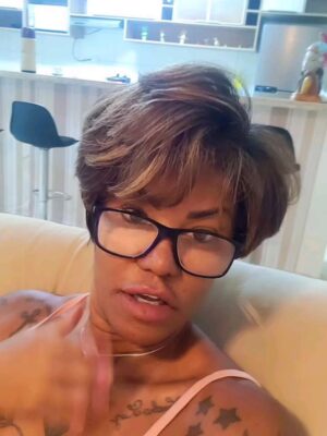 Sandra Pimentinha Instagram - Pranchei o cabelo e fiz um nero apenas, embora tenha sido o suficiente para excitar uns cliks, inevitável foi, fotografar tanta beleza.
Vale a pena ressaltar, tudo vale a pena se a alma não é pequena...
Você já se olhou no espelho e se achou linda(o)?
Tolo é aquele que busca a beleza de fora para dentro .
Porque a verdadeira beleza é como uma flor, desabrocha de dentro para fora..