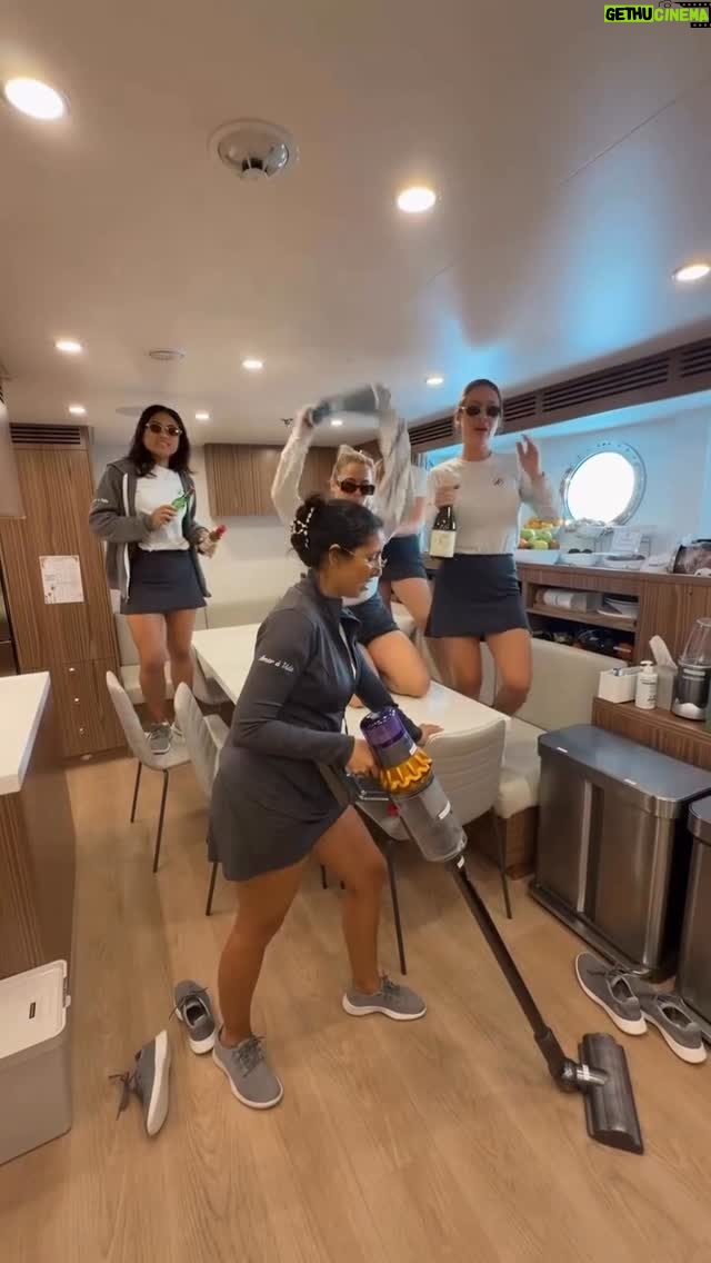 Sandy Yawn - 4.7K Likes - I had to repost this because I love the team work! Work hard play hard that’s the yacht life! Yacht stews when they finally get a long weekend after many months 🍸✨🥂🫶🥂🙋‍♀️🪩🍾🍸

Happy early weekend gorges peeps 

Sending love from us to you 

Kisses & happy weekend wishes 

#yacht #girls #weekend #fun #yachtlife