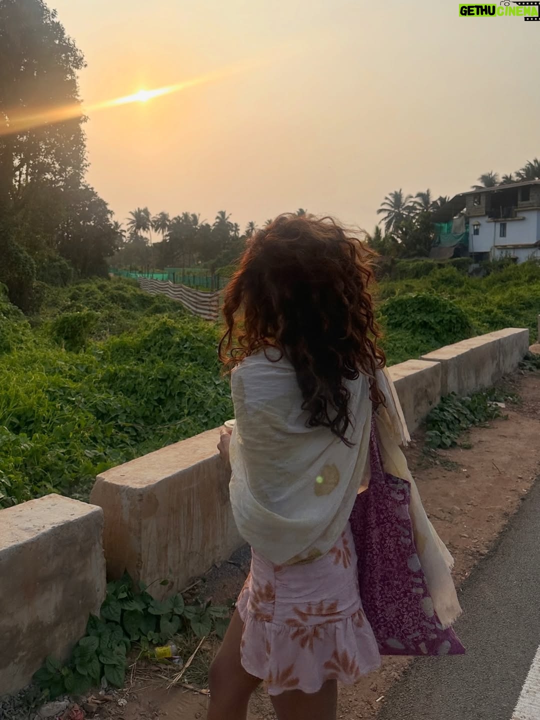 Santoshi Shetty - 5.2K Likes - out and about with my silly lily @gayatridayal 🧜🏻‍♀️💘🌞