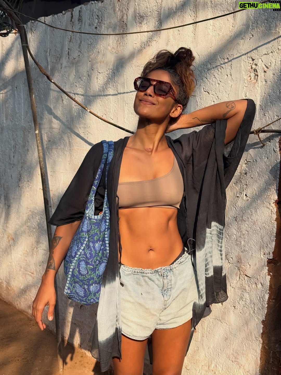 Santoshi Shetty - 5.2K Likes - out and about with my silly lily @gayatridayal 🧜🏻‍♀️💘🌞