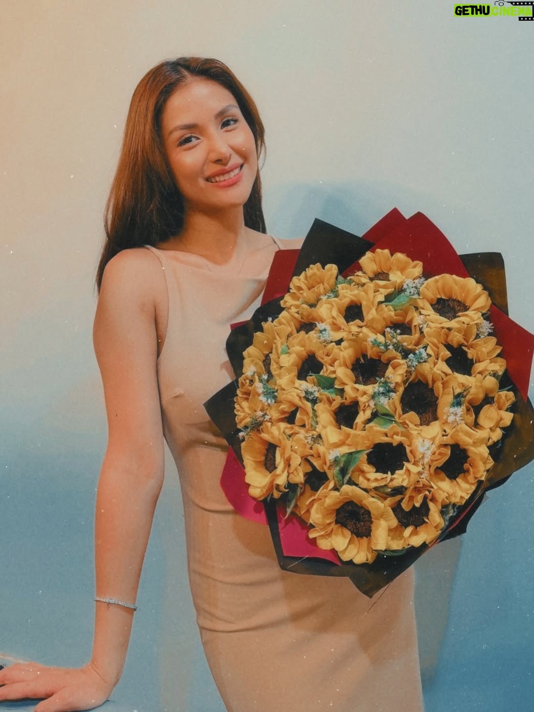 Sanya Lopez - 35.2K Likes - celebrating 💞