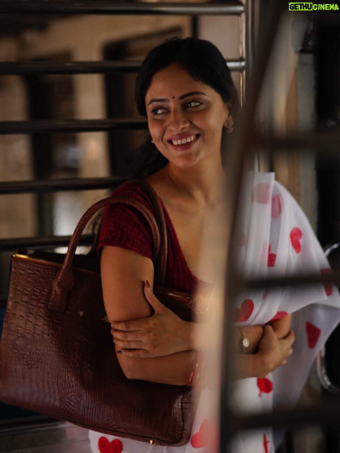 Sanya Thakur - 15.7K Likes - Safar chal raha tha, aur dil kahin aur ruk gaya✨✨✨ 
Pc @pixelpassionfotography 

#SareeReels #IndianGirl #TrainVibes 
#explore  #SoftGirlEra 
IndianFashion ReelIndia ViralReels 
RomanticReels IndianBeauty