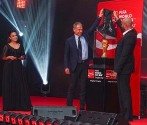 Sara Lalama Instagram - I was proud and delighted to host the World Cup 2026 Trophy Tour event alongside the brilliant journalist Younes Saber Cherif . It was an honor to stand beside the legendary Jürgen Klinsmann and in front of such distinguished personalities. Thank you to everyone who worked behind the scenes to make the evening run so perfectly🏆🇩🇿

Dress: @feemina_robes 
Photo: @malkismail_