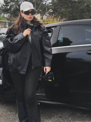 Sara Lalama Instagram - Team noir intemporel ou couleur la prochaine fois? 🤍🤍🤍

#saralalama #algérie #goodvibe #positivity