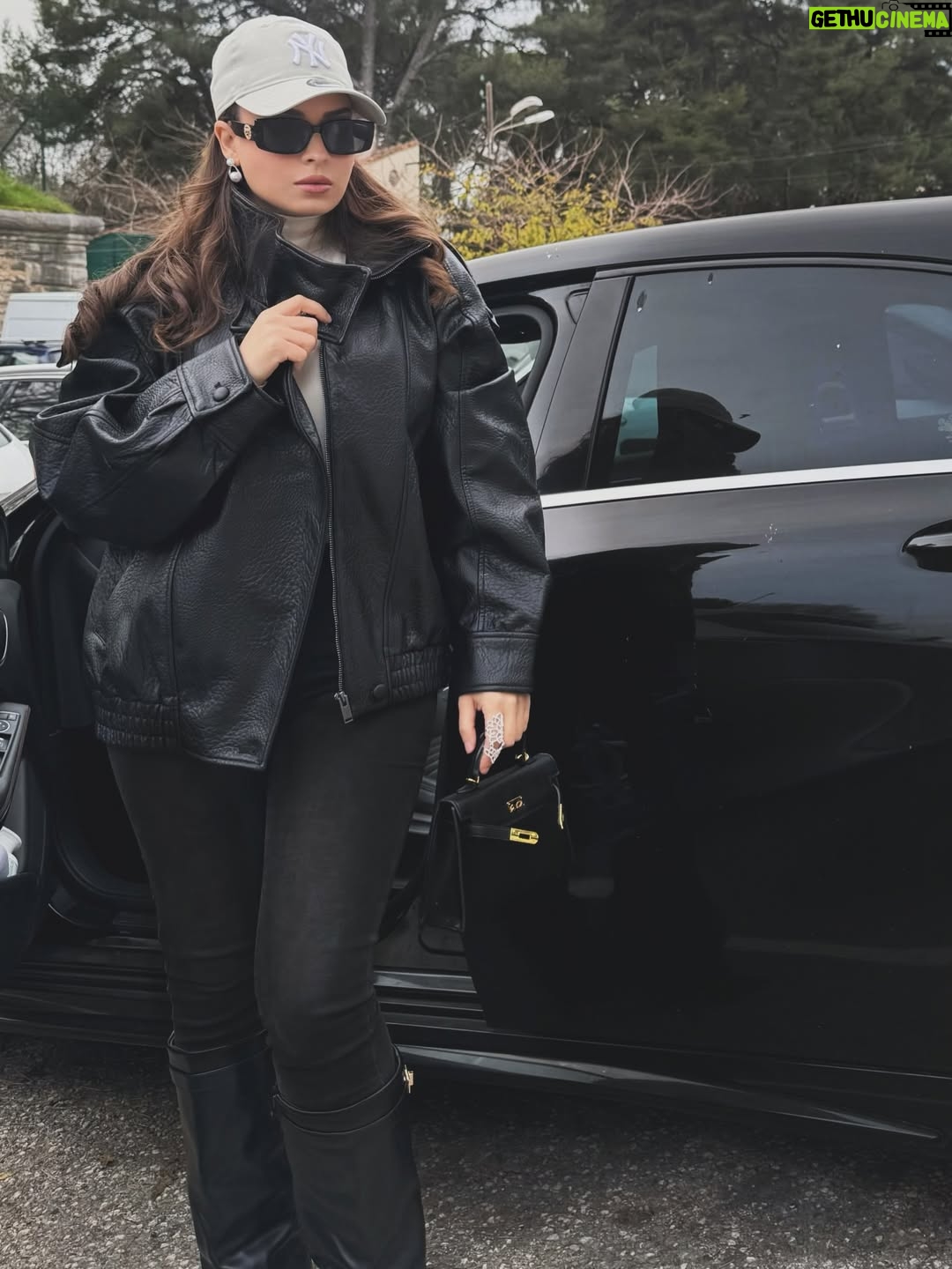 Sara Lalama - 3 Likes - Team noir intemporel ou couleur la prochaine fois? 🤍🤍🤍

#saralalama #algérie #goodvibe #positivity