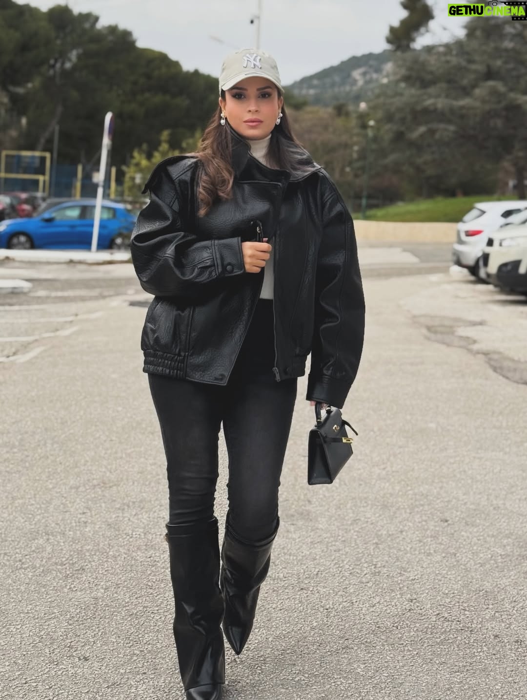 Sara Lalama - 3 Likes - Team noir intemporel ou couleur la prochaine fois? 🤍🤍🤍

#saralalama #algérie #goodvibe #positivity