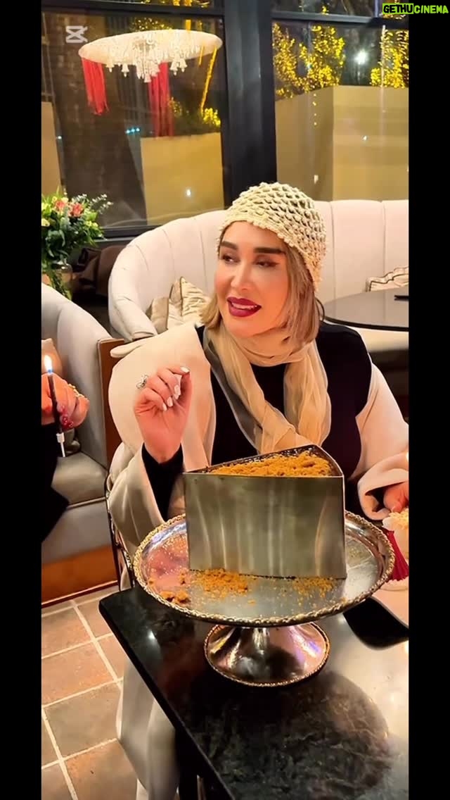 Sara Monjezi - 12.8K Likes - ⁨	خدایا
برای سال جدید زندگیم،
دلِ آروم، فکرِ روشن و قلبِ شاد عطا کن.
راهم رو پر از نور کن،
دوست‌های خوب سر راهم بذار،
و بهم جرأت بده همیشه خودم باشم.
غم‌ها کوتاه، لبخندها موندگار،
و آرزوها به وقتِ درست برسن.
هرجا که هستم، زیرِ نگاهِ مهربونِ تو امن باشه.
آمین🤍⁩