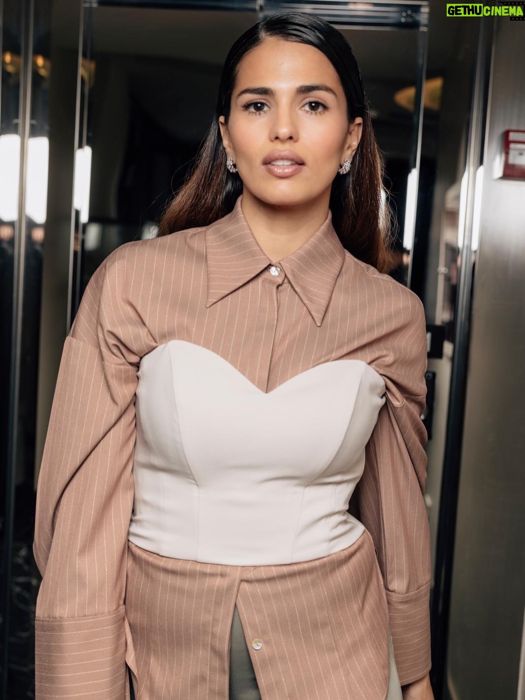 Sara Sálamo - 1.2K Likes - SARA SALAMO @sarasalamo en el @festivalmalaga 

Foto: @losjuanchys 
Maquillaje: @pedrocedeno1 para @kikomilano 
Peluqueria: @mariaroberts25 x @renefurterer 
Style: @cindyfigueroa_official - @ateliereme @stevemaddeneu @joyeriasuarez
PR: @gosuafilms

#festivalcine #losjuanchys #sarasalamo