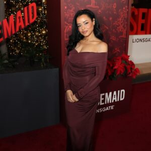 Sarah Cooper Instagram - I love you @housemaidmovie in theaters Dec 19

💅 @makeupxsofija