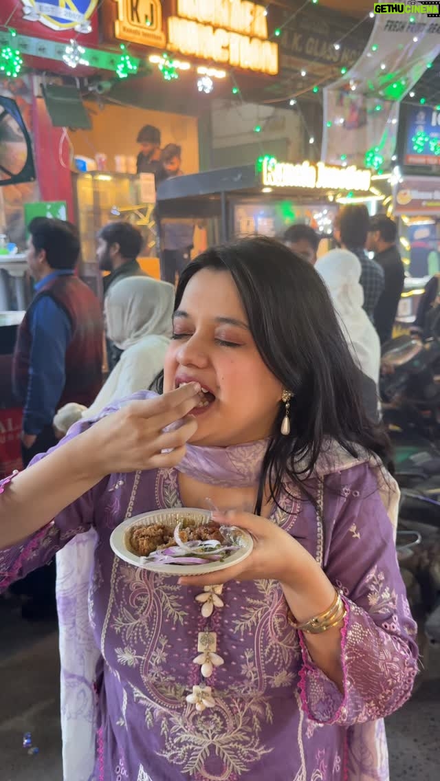 Sarah Hussain - 34.9K Likes - Midnight in Delhi ✨🌙
.
List of places pinned in the first comment 🫶🏻 #ShaheenBagh #Delhi #Tasty #Food