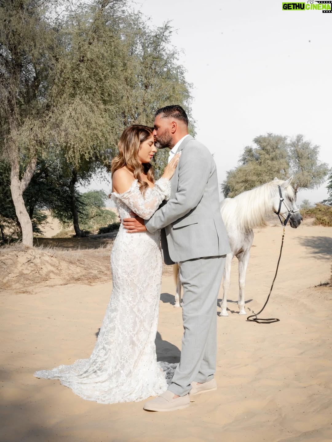 Sarah Lopez - 86.4K Likes - Parce que vous faites partie de notre famille, retour en photos sur le plus beau jour de notre vie (avec la naissance de notre fille, bien sûr). Pour ceux qui l’ignorent, je suis une grande fan de chevaux. J’ai trouvé ce moment sublime. 🫶🏼

D’ailleurs, vous me recommandez de faire imprimer toutes les photos ? Laquelle me conseillez-vous d’encadrer ? 👰🏽‍♀️🤵🏻‍♂️💍🤍

Dress by @alaaduba 
📸 by @studio.one.dubai 
Hair by @shad.hair and @belhairacademy