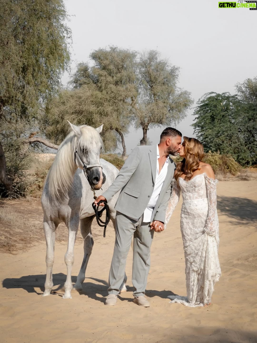 Sarah Lopez - 86.4K Likes - Parce que vous faites partie de notre famille, retour en photos sur le plus beau jour de notre vie (avec la naissance de notre fille, bien sûr). Pour ceux qui l’ignorent, je suis une grande fan de chevaux. J’ai trouvé ce moment sublime. 🫶🏼

D’ailleurs, vous me recommandez de faire imprimer toutes les photos ? Laquelle me conseillez-vous d’encadrer ? 👰🏽‍♀️🤵🏻‍♂️💍🤍

Dress by @alaaduba 
📸 by @studio.one.dubai 
Hair by @shad.hair and @belhairacademy