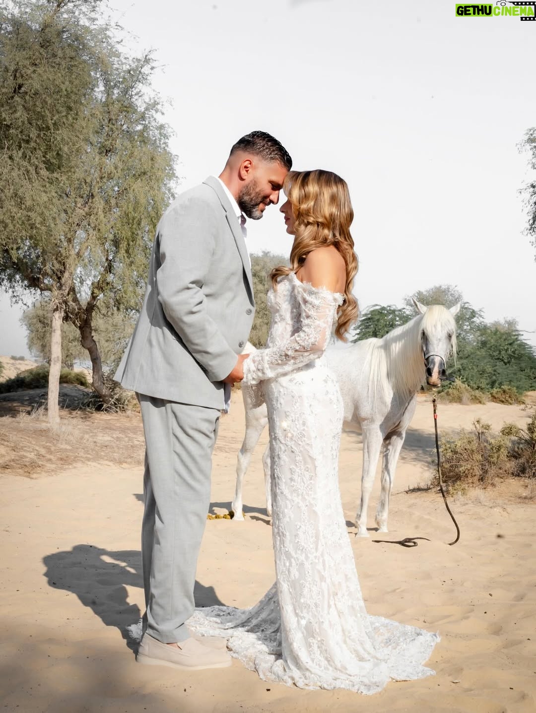 Sarah Lopez - 86.4K Likes - Parce que vous faites partie de notre famille, retour en photos sur le plus beau jour de notre vie (avec la naissance de notre fille, bien sûr). Pour ceux qui l’ignorent, je suis une grande fan de chevaux. J’ai trouvé ce moment sublime. 🫶🏼

D’ailleurs, vous me recommandez de faire imprimer toutes les photos ? Laquelle me conseillez-vous d’encadrer ? 👰🏽‍♀️🤵🏻‍♂️💍🤍

Dress by @alaaduba 
📸 by @studio.one.dubai 
Hair by @shad.hair and @belhairacademy