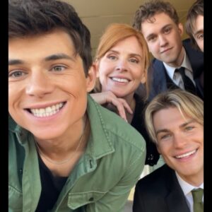 Sarah Rafferty Instagram - Never too late for a little season 2 BTS as we wrap up season 3. Exceedingly grateful for my Walter Boys fam. #mylifewiththewalterboys #mamarazzi