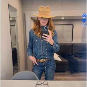 Sarah Rafferty Instagram - Never too late for a little season 2 BTS as we wrap up season 3. Exceedingly grateful for my Walter Boys fam. #mylifewiththewalterboys #mamarazzi