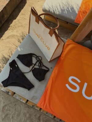 Saraí Meza Instagram - postcards from puerto con una de mis marcas favoritas ☀️🌊👙🐚
nada como coincidir con mujeres tan inspiradoras.
gracias!  @etam_mx @etam 

fotitos por el mejor @samtakataka !!!